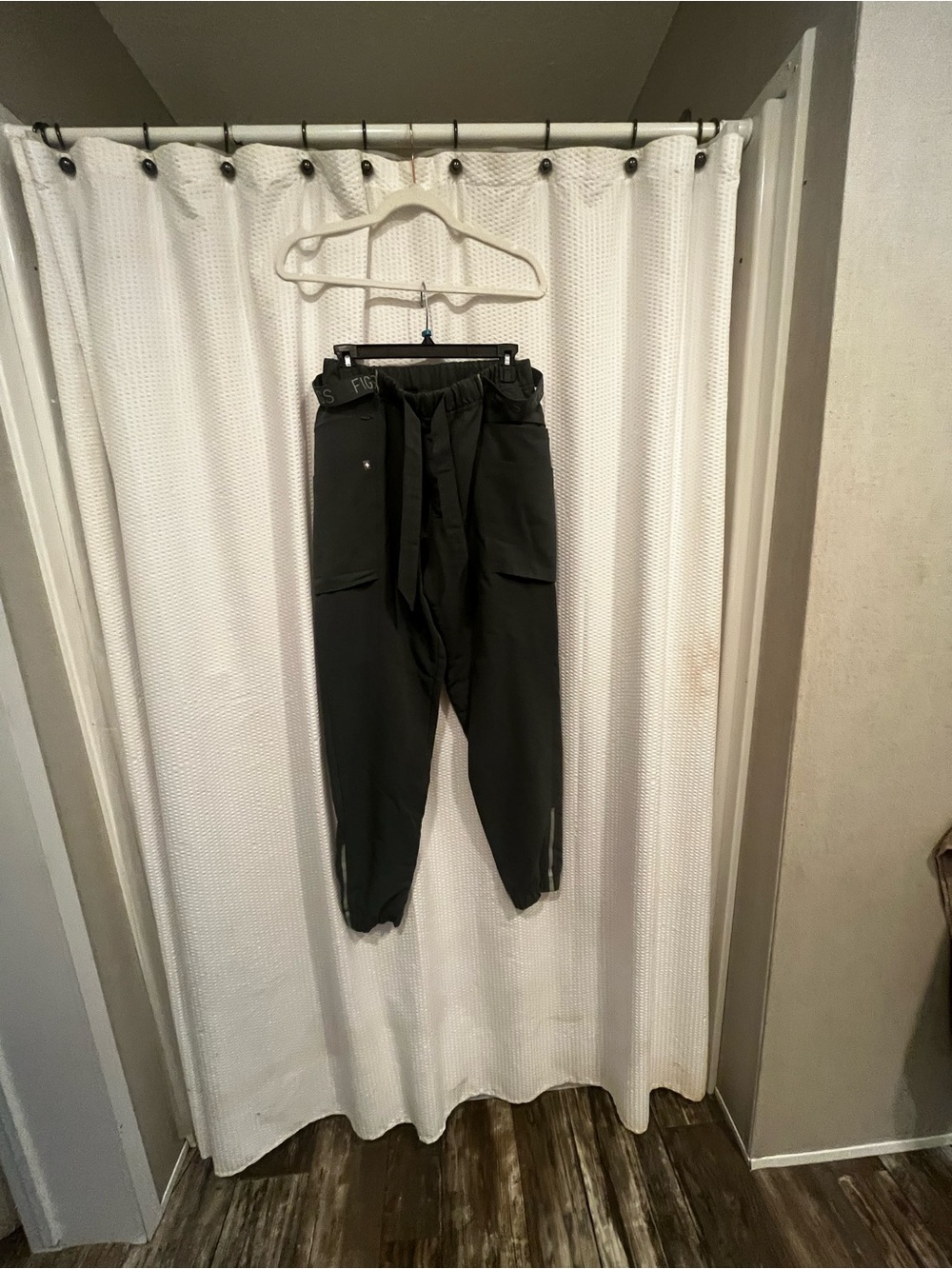 FIGS women’s bonsai Green Utility balloon scrub Jogger Pants - Picture 2 of 7